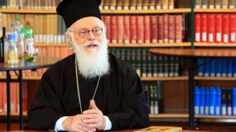U INFEKTUA ME COVID-19/ Kryepeshkopi Anastas Janullatos mesazh nga shtrati i spitalit në Greqi: Mos ki frikë, vetëm beso