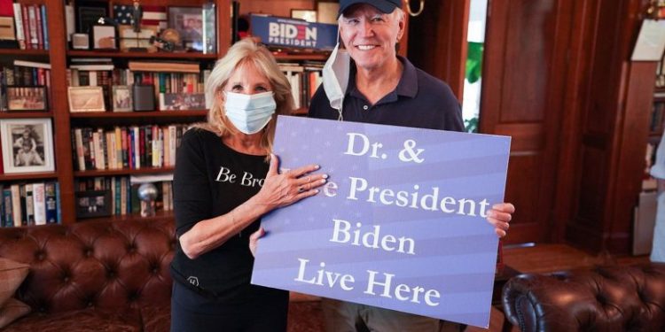 FITORJA E BIDEN/ Të buzëqeshur, FOTO e parë e çiftit presidencial