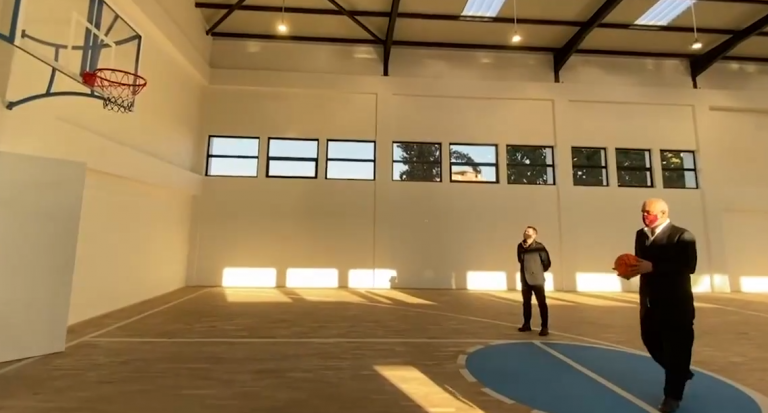 VIDEOLAJM/ Rama nuk i ndahet basketbollit, kësaj radhe shënon në Rrogozhinë