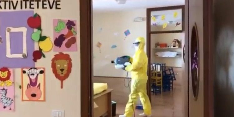 COVID NË VLORË/ Tre edukatore të infektuara, mbyllet kopshti numër 9. Karantinohet i gjithë stafi