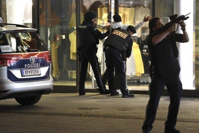 “NËSE NUK DO KISHTE SHKUAR NË XHAMI POR NË BOKS, DO KISHTE QENË…”/ Flet avokati i terroristit të Vjenës, Kujtim Fejzullahi