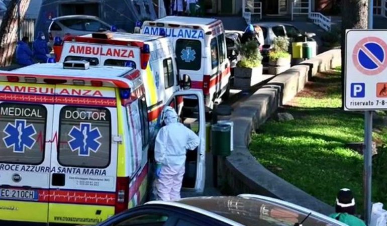 DALIN PAMJET/ Në Napoli, të infektuarit marrin oksigjen në makinat e tyre (VIDEO)