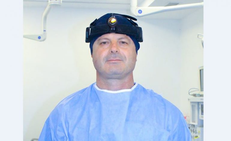 “NE PRISNIM FITOREN TËNDE…”/ Doktori humbi jetën nga COVID, miqtë në lot: Ti hapje telefonin pa…