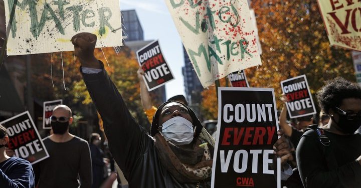 “NUMËRONI ÇDO VOTË…”/ Mbështetësit e Trump thirrje për luftë në Detroit