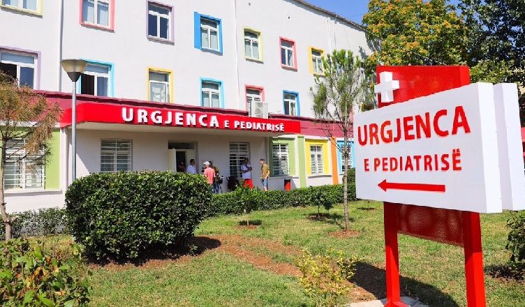 FOSHNJA HUMBI JETËN NGA COVIDI/ Reagon Ministria: Vuante nga sindroma e rrallë, gjendja u rëndua brenda 24 orëve