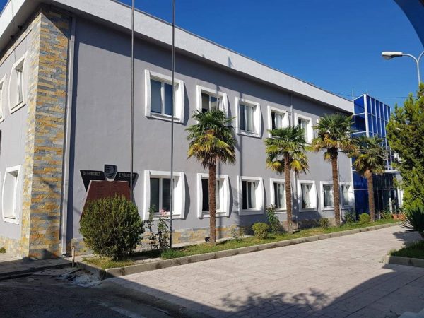NDODH NË VLORË/ Vendoset tritol në një makinë gjatë natës. Forcat RENEA…