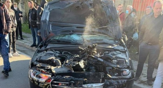 AKSIDENT I RËNDË NË DURRËS/ Audi bëhet “copë” pasi përplaset me dy makina të tjera (DETAJET+FOTOT)