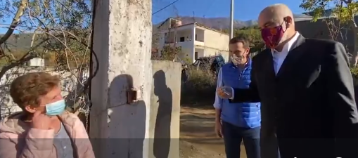 “THEMI ATË QË BËJMË DHE BËJMË ATË QË THEMI”/ Rama në familjen e Beharit në Lanabregas që hyri në shtëpinë e rindërtuar