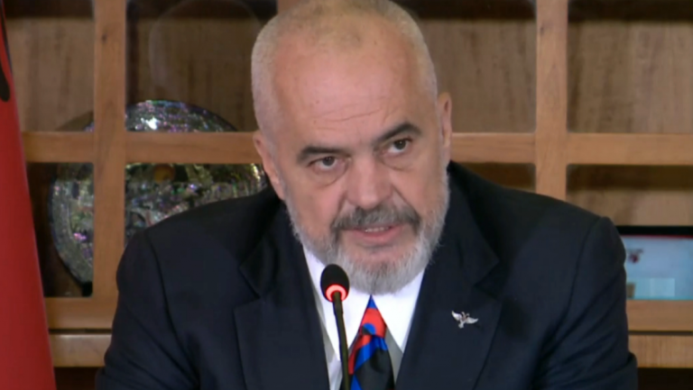 “KA MËSUAR NJË GJË, THOTË S’KA PLAN”/ Rama- Metës: Ka procedura shtrimi, s’bëhet për 8 orë siç i dhe ti pasaportën futbollistit