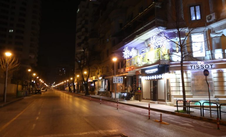 KUFIZIMET E REJA/ Policia paralajmëron qytetarët: Ja çfarë ndodh ditën e sotme pas orës 22:00