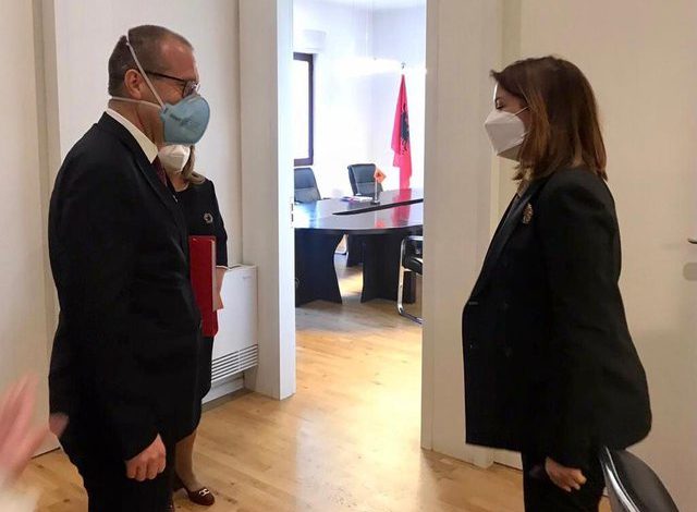 DREJTORI I OBSH PËR EUROPËN TAKIM ME MANASTIRLIUN/ Kluge: Keni vepruar shumë shpejt dhe me kurajo dhe jeni…