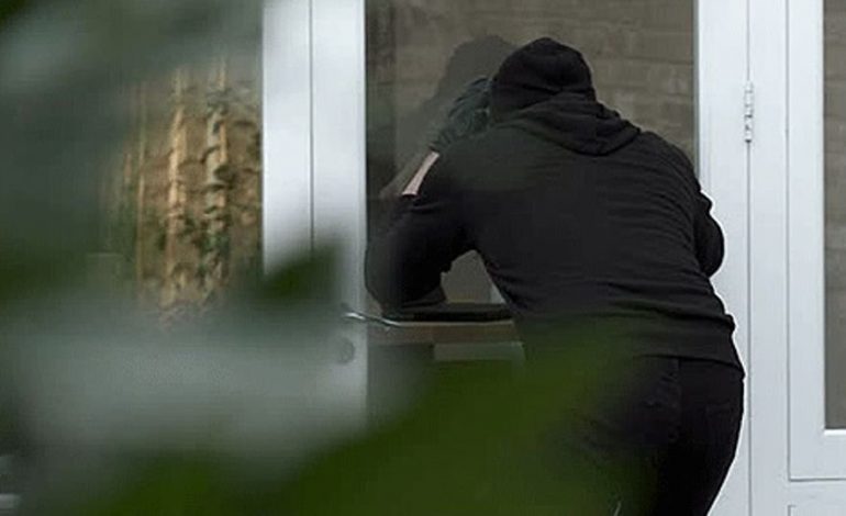 ISHTE KTHYER NË “MAKTH” PËR DURRSAKËT/ 30 vjeçari arrestohet pas tetë vjedhjeve të kryera në…