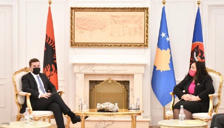 VIZITË NË PRISHTINË/ Cakaj: Kosova dhe Shqipëria dy shtete që i takojnë një kombi