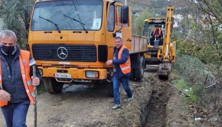 INVESTIME TË REJA NË KOMBINAT/ Marrin zgjidhje kërkesat e banorëve në rrugët “Shaban Bardhoshi” dhe “Hamdi Cinojmeri”