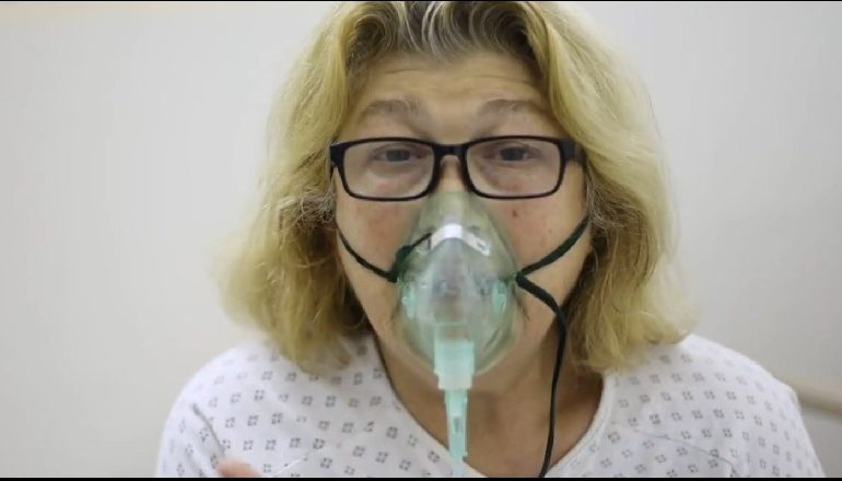 “MOS PROVONI ATË QË PROVUAM NE…”/ Justina Aliaj apel për të gjithë njerëzit: Maska sot është jeta juaj, mos i hiqni…