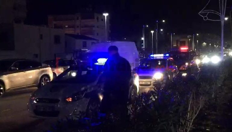 TË SHTËNA ME ARMË NË VLORË/ Plagoset një person. Policia… (PAMJET)