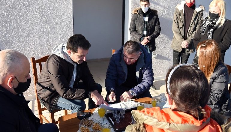 PROTESTAT E DHUNSHME/ Veliaj: Fëmijët e tyre i çojnë në Angli e Hollandë, kurse fëmijët e shqiptarëve i përdorin…