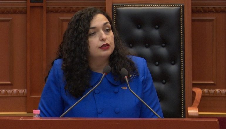 MBAJTI FJALIMIN NË KUVEND/ Mesazhi Vjosa Osmanit: Kosova nuk ka nevojë për tra të vendosur nga Shqipëria