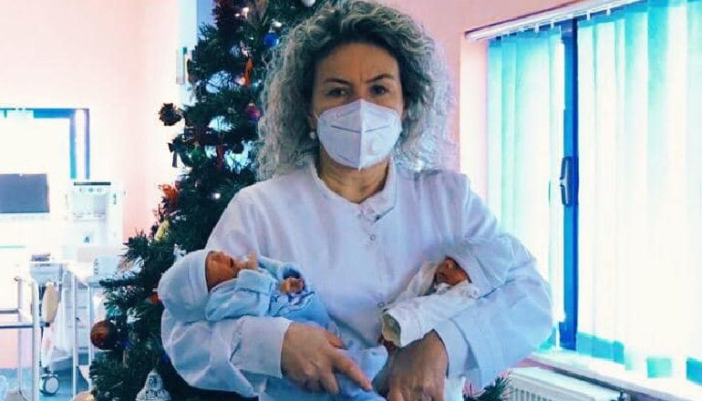 “NA GËZUAN ZEMRAT…”/ Manastirliu jep lajmin e mirë për binjakët që lindën prematurë: Ia kanë dalë të lënë terapinë intensive