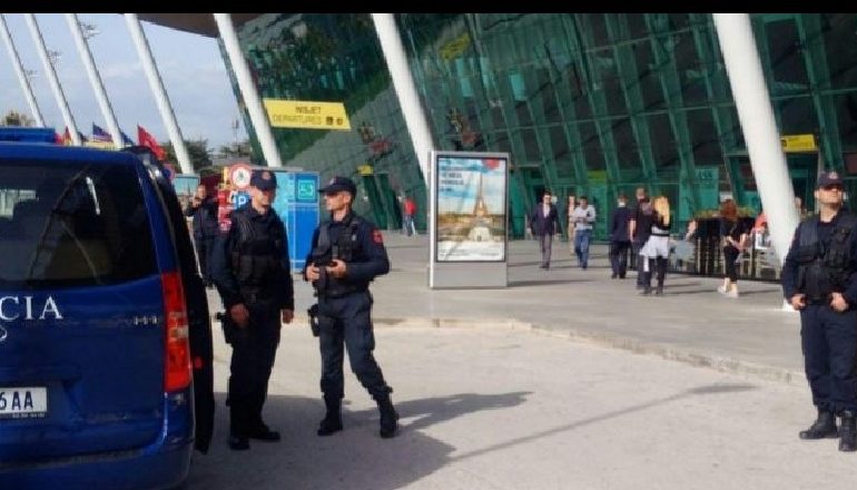 I DËNUAR PËR MASHTRIM/ Ekstradohet nga Italia 28 vjeçari shqiptar! Si ia mori makinën pronarit e s’ia ktheu më