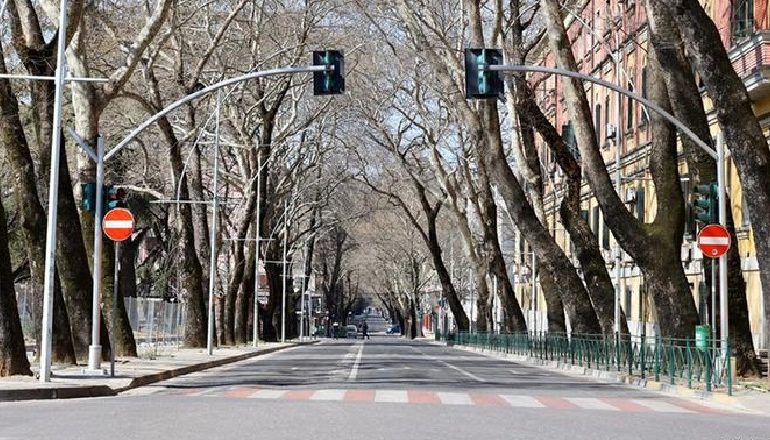 SITUATA E COVID-19 NË VEND/ Nga sot hyjnë në fuqi masat e reja, ora policore fillon në 20:30