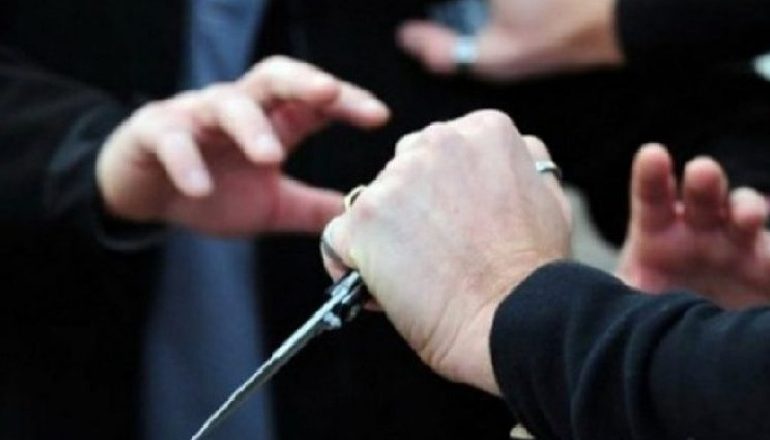 SI NISI SHERRI MASIV NGA RRJETET SOCIALE/ Të riut nuk i del inati, vjen nga Greqia për të rrahur shokun