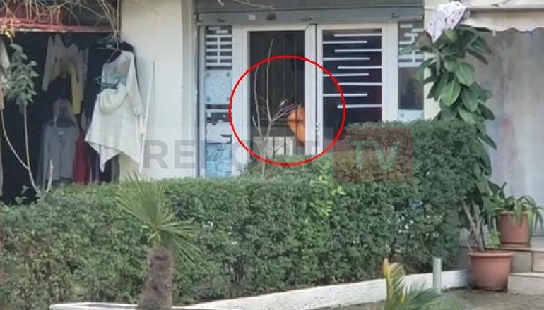 NDODH NË VLORË/ I riumbyllet në banesë dhe kërcënon familjarët se do shpërthejë bombolën e gazit