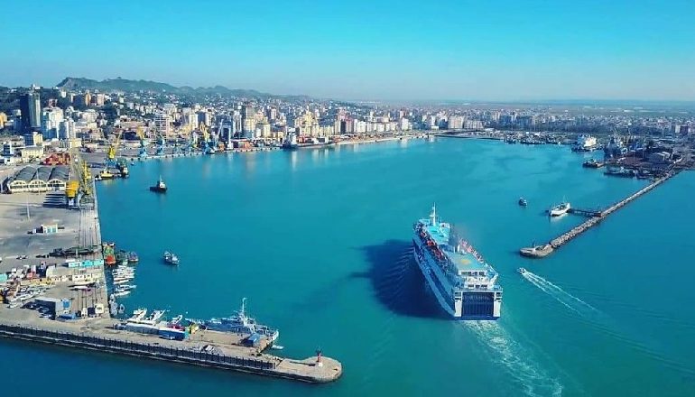 PAS RESHJEVE TË DENDURA TË SHIUT/ Rikthehet normaliteti në Durrës, rihapet Porti