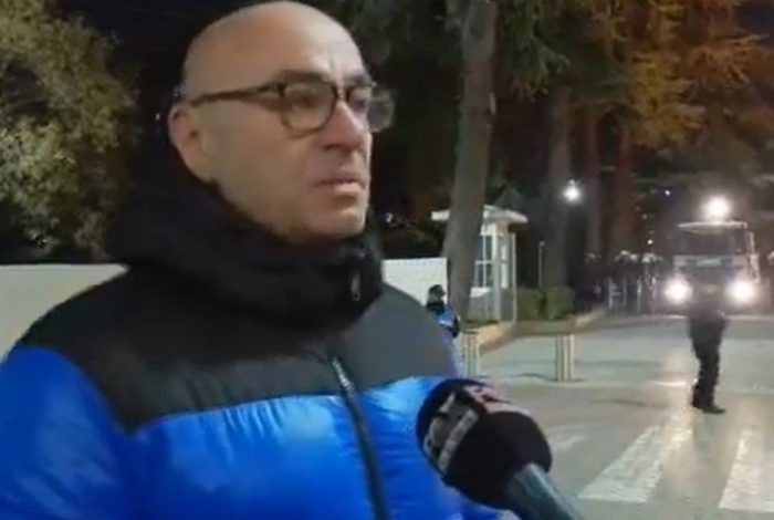 PROTESTA/ Budina: Do vazhdojmë gjithmonë dhe do fitojmë. S’ka rëndësi pjesëmarrja por…