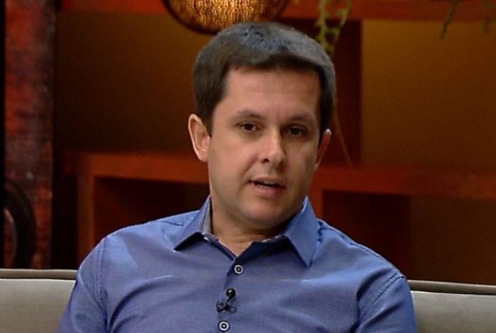 COVID-19/ Mjeku epidemiolog paralajmëron: Nuk do të ketë mjaftueshëm doza vaksine deri në fund të dimrit, për sa i përket mbylljes…