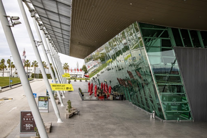 ZYRTARE/ “Kastrati Grup” blen aksionet e Aeroportit të Rinasit nga kinezët, për 71 milionë euro