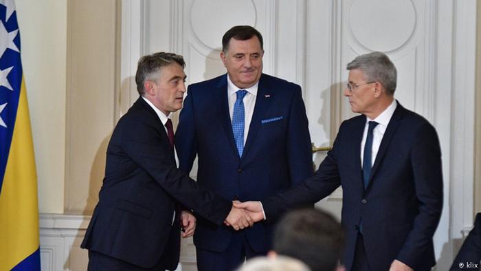 TAKIMI PA PRANINË E FLAMURIT BOSHNJAK NË SFOND/ Si bënë politikë dy burra shteti në Bosnjë
