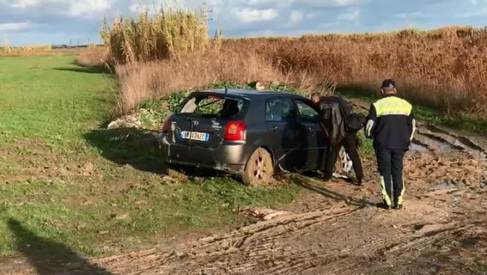 AKSIDENTI TRAGJIK NË FIER/ Makina ku udhëtonin burrë e grua doli nga rruga dhe përfundoi në kanalin me ujë…