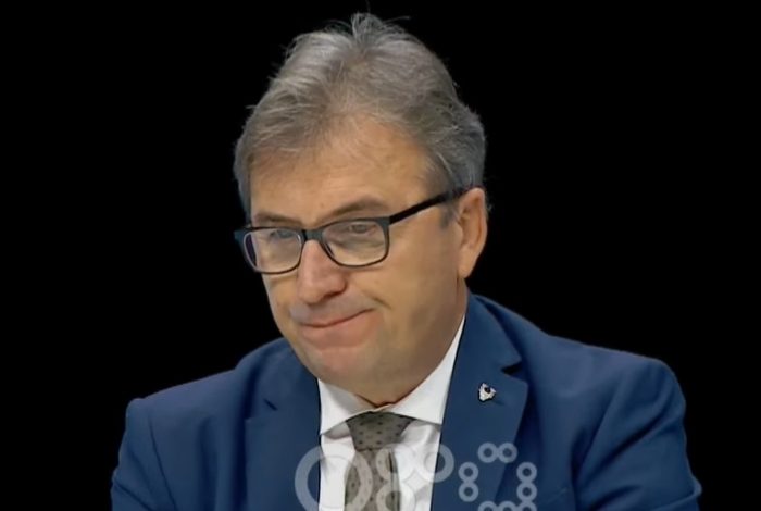 NDAHET NGA JETA MJEKU DOBI/ E merr lajmin LIVE, përlotet Brataj. Nuk i dalin fjalët
