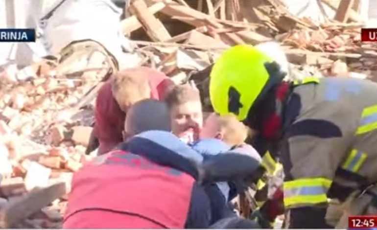 MOMENTI EMOCIONUES/ Babë e bir nxirren gjallë nga rrënojat e tërmetit 6.3 ballë në Kroaci (VIDEO)