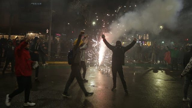 PROTESTA DHUNUESE DHE SHKATËRRUESE NË TIRANË/ Policia paralajmëron: Nuk do të ngurrojmë…