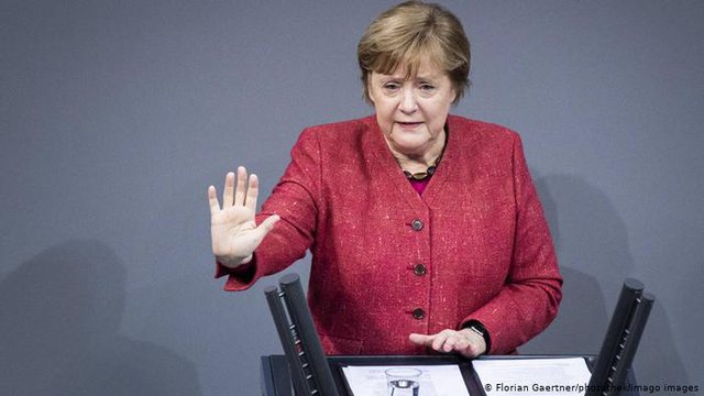VARIANTI I RI I COVID-19/ Merkel i telefon Macron, Europa mund të kthehet në fortesë të mbyllur