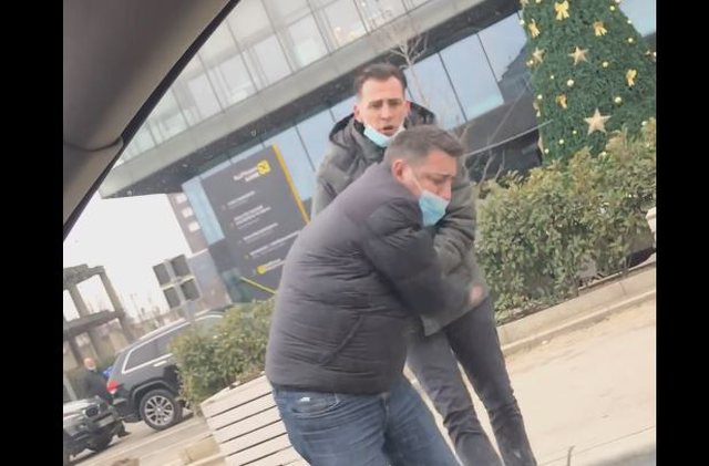 KRITIKOI VIZITËN E VJOSA OSMANIT NË TIRANË/ Sulmohet fizikisht gazetari i njohur (VIDEO)