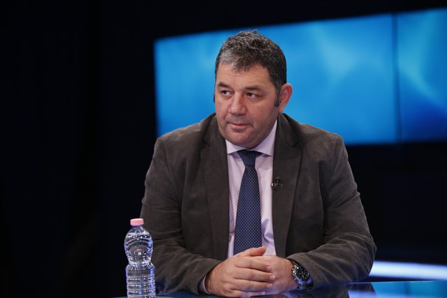 “KEMI SIGURUAR FRIGORIFERË…”/ Mjeku Ulqinaku zbulon letrën e COVAX për ministrinë: Ja kur mbërrijnë dozat e para në Shqipëri