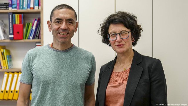 ZBULUAN VAKSINËN E COVID-19/ Shkencëtarët bëhen miliarderë sa hap e mbyll sytë, ja sa është shtuar pasuria e tyre