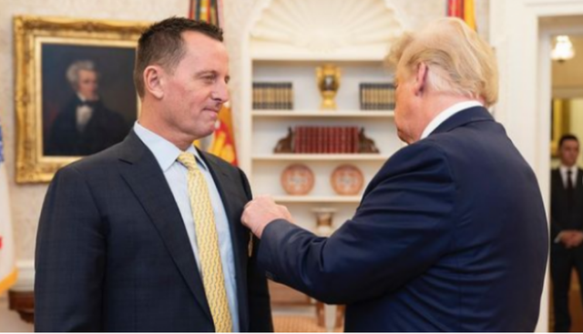 MUNDËSOI NËNSHKRIMIN E MARRËVESHJES KOSOVË-SERBI/ Trump dekoron Richard Grenell