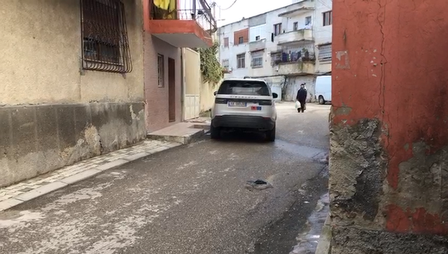 NGJARJA E RËNDË NË VLORË/ 15 vjeçari qëlloi dy herë me pistoletë kunatin, pasi i ndau motrën dhe ia dhunoi