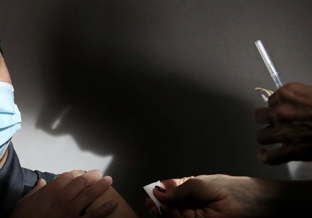 KORONAVIRUSI/ Pse nuk duhet të keni frikë nga efektet anësore të vaksinave anti-Covid