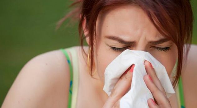 VUANI NGA ALERGJITË? Mjeku në Angli: Në këtë rast nuk duhet të merrni vaksinën Pfizer-BioNTech