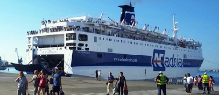 ITALIA NË KARANTINË PËR FESTAT E FUNDVITIT/ Shqiptarët nxitojnë të kthehen në vendlindje përmes portit të Durrësit