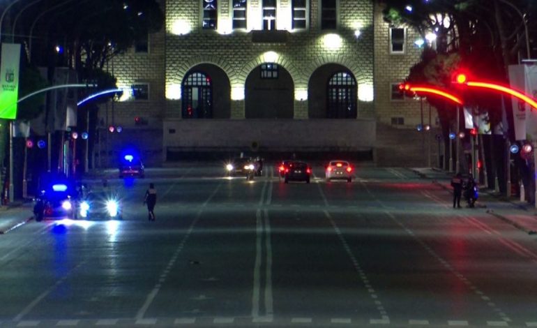 PANDEMIA/ Pse mbrëmjet janë më të rrezikshme për përhapjen e virusit