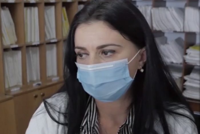 APELI I MJEKES/ Rama publikon VIDEON: Si bëhet trajtimi i pacientëve me COVID-19