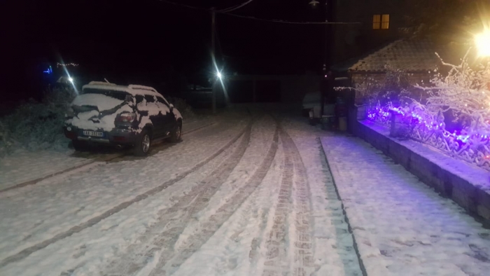 ZBARDHET KORÇA/ Njoftimi: Dëbora arrin deri në 5cm dhe…