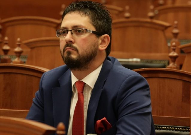 MPOSHT COVID-19 PAS 61 DITËSH/ Përmeti mesazh prekës për bashkëshorten: Ishte një betejë e fituar nga të dy, më mbushe me…