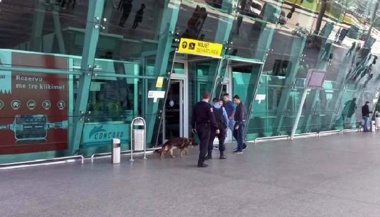 VARIANTI I RI I COVID-19/ Nga sot Shqipëria pezullon fluturimet me Britaninë e Madhe